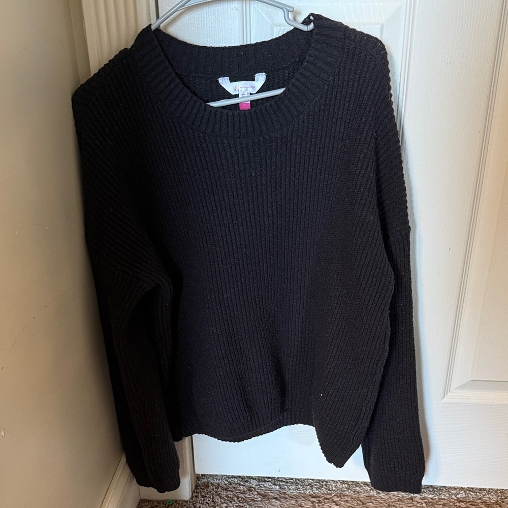 No Boundaries Women's Black Crew Neck Sweater